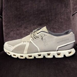 59.98841 ON MEN'S CLOUD 5 WATERPROOF GLACIER/WHITE SIZE 10 M